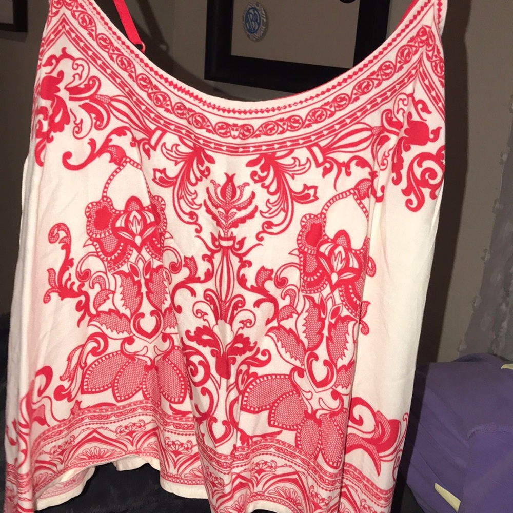 Red and white patterned tank